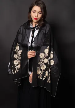 Esarfa traditionala neagra din bumbac cu flori crem brodate imagine