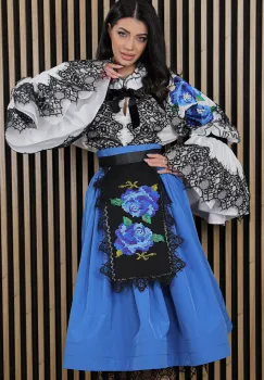 Fota traditionala Flori de Sanziene imagine