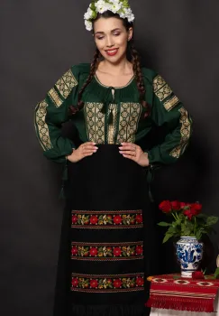 Fota traditionala Sabrina cu flori brodate imagine