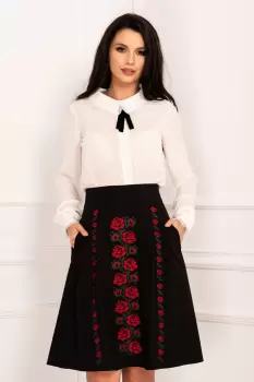 Fusta eleganta dama accesorizata cu broderie rosie imagine