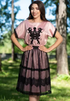 Fusta in clos din tulle negru cu dublura rose imagine