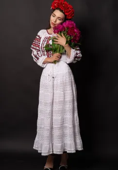 Fusta traditionala alba cu broderie din bumbac imagine