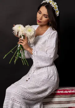 Ie alba Bucovineana din bumbac Ana-Maria brodata cu simbolul ancestral al stelei imagine