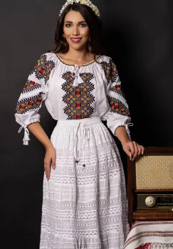 Ie alba cu broderie multicolora Ilinca cu motivul rombului imagine