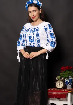 Ie alba dama Oliviana cu broderie albastra imagine