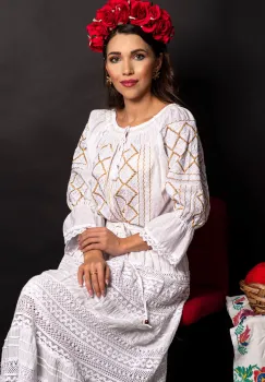 Ie alba Milena din bumbac cu broderie aurie si simbolul rombului imagine