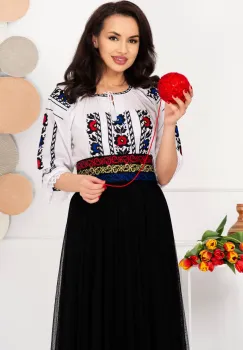 Ie brodata cu trandafiri Debora alba din bumbac imagine