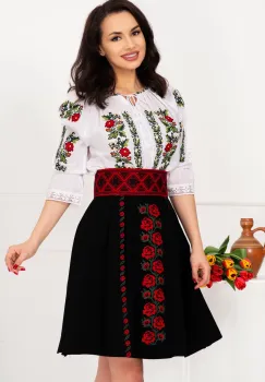 Ie brodata traditionala Tamara cu motivul trandafirului imagine