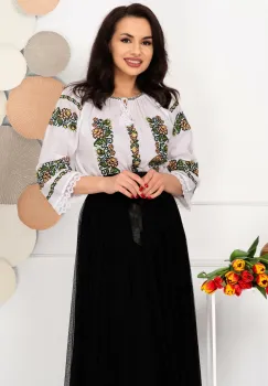 Ie dama alba din bumbac Iolanda cu bujori brodati imagine