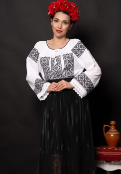 Ie dama alba din bumbac Mariana cu broderie neagra imagine