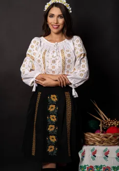 Ie dama alba din bumbac Maricica cu broderie aurie si simbolul stelei imagine