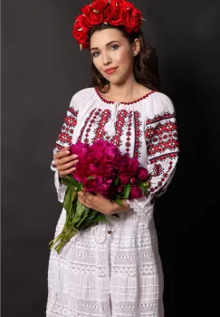 Ie dama alba Eliana cu motive traditionale brodate imagine