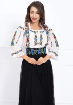 Ie dama brodata cu motive florale traditionale multicolore imagine