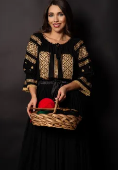 Ie dama din bumbac Sorina neagra cu broderie aurie imagine