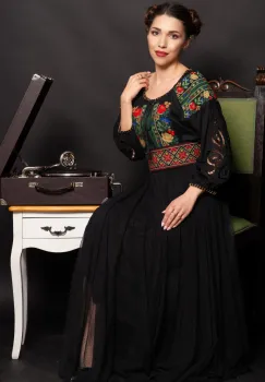 Ie dama neagra Stefania cu broderie florala traditionala imagine