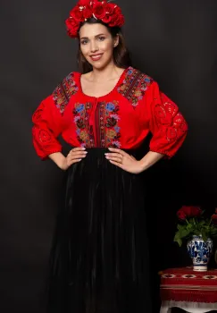 Ie dama rosie Stefania cu broderie florala traditionala imagine