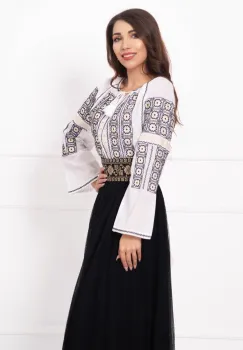 Ie dama traditionala alba din bumbac brodata cu motive inspirate din portul popular imagine