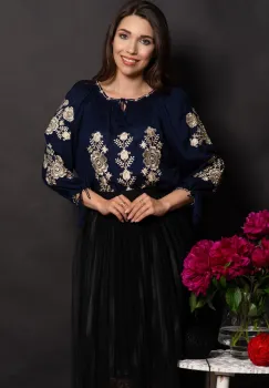 Ie dama traditionala bleumarin Lucretia cu flori bej brodate imagine