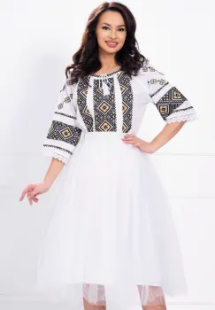 Ie dama traditionala din bumbac brodata cu simbolui rombului imagine