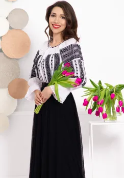 Ie dama traditionala Doinita cu broderie neagra si maneca clopot imagine
