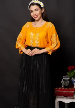 Ie dama traditionala galbena Minodora cu broderie aurie imagine