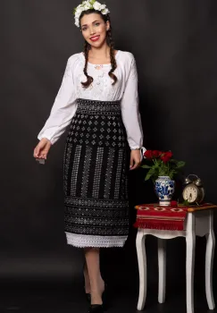 Ie dama traditionala Iunia cu broderie argintie imagine