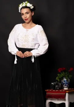 Ie dama traditionala Iunia cu broderie aurie imagine