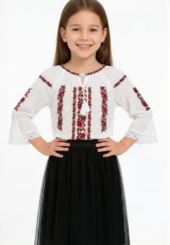 Ie fetita alba Sabina din bumbac cu trandafiri brodati imagine