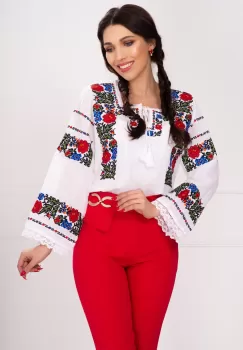 Ie nationala Carmen cu motive folclorice romanesti imagine