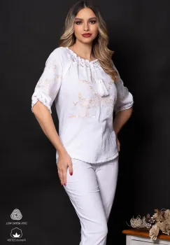 Ie traditionala alba din bumbac cu fluturi albi brodati si flori aurii imagine