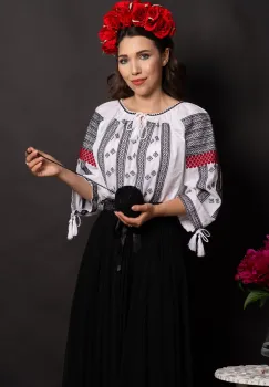 Ie traditionala alba din bumbac Estela cu motivul rombului imagine