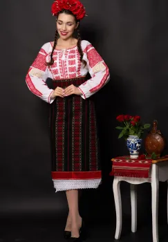 Ie traditionala alba Irina cu broderie rosie bogata imagine