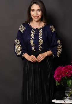 Ie traditionala bleumarin din vascoza Lena cu flori brodate imagine