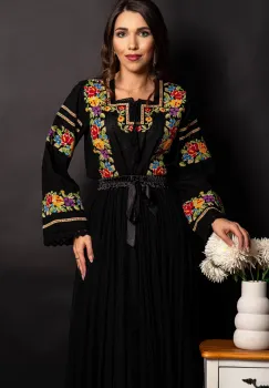 Ie traditionala Bucovineana neagra cu anemone brodate imagine