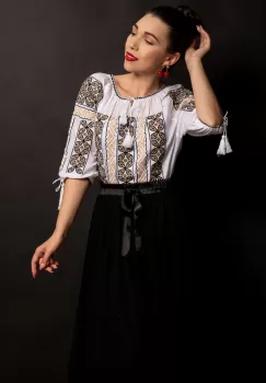 Ie traditionala dama din bumbac cu broderie romaneasca imagine