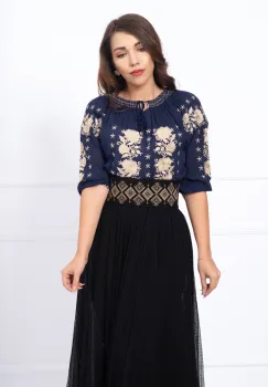 Ie traditionala din vascoza bleumarin cu broderie florala bej imagine