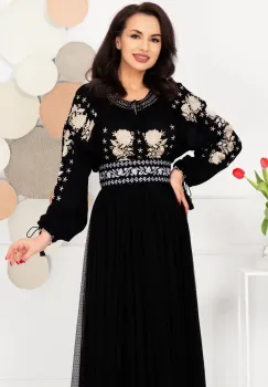 Ie traditionala din vascoza neagra cu broderie florala imagine