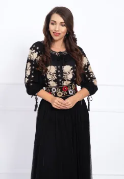 Ie traditionala din vascoza neagra cu broderie florala bej imagine