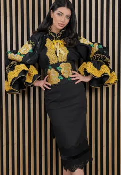 Ie traditionala Floare de Soare cu trandafiri galbeni brodati imagine