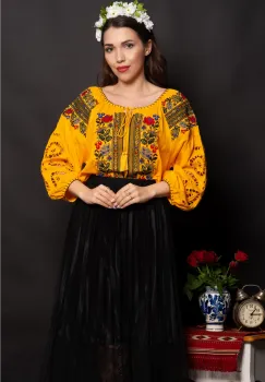 Ie traditionala galbena Stefania cu maneci perforate si broderie florala imagine