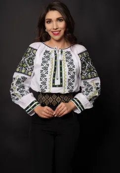 Ie traditionala Mirabela alba din bumbac cu broderie verde inspirata din motive folclorice imagine