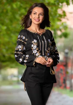 Ie traditionala neagra cu flori brodate si snur auriu imagine