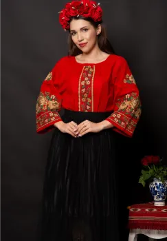 Ie traditionala rosie Lioara cu maneca clopot si trandafiri brodati imagine