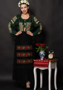 Ie traditionala verde Narcisa cu broderie bej si simbolul stelei imagine