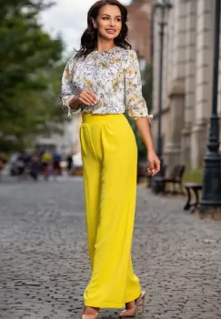 Pantaloni galbeni evazati din vascoza cu talie inalta imagine