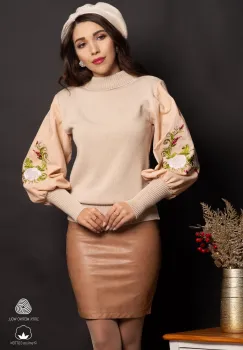 Pulover dama traditional din bumbac bej cu flori rosii brodate imagine