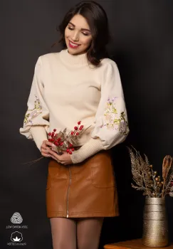 Pulover traditional din bumbac crem cu flori bej si lila brodate imagine