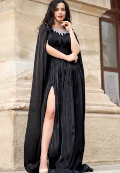 Rochie de seara neagra eleganta Anubis cu maneci trena si aplicatii pretioase imagine