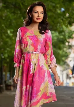 Rochie de zi in clos Aisha din voal fucsia cu imprimeu tip pictura imagine