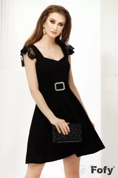 Rochie eleganta Fofy neagra in clos cu volanase din dantela la umeri imagine